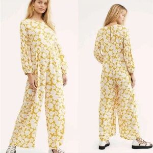 Chic Floral Jumpsuit in Yellow and White